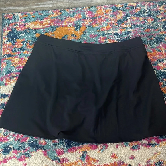 Lands' End Black Swimskirt - Picture 2 of 5